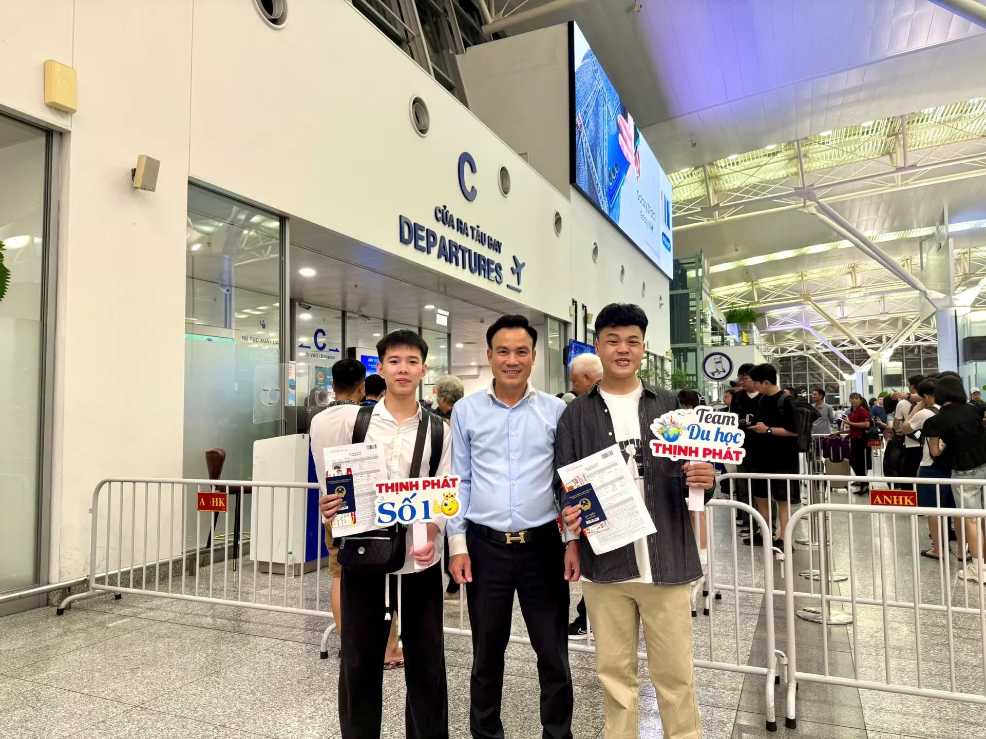 THỊNH PHÁT TIỄN HAI HỌC VIÊN LÊN ĐƯỜNG DU HỌC HÀN QUỐC TẠI ĐẠI HỌC KYUNGSUNG