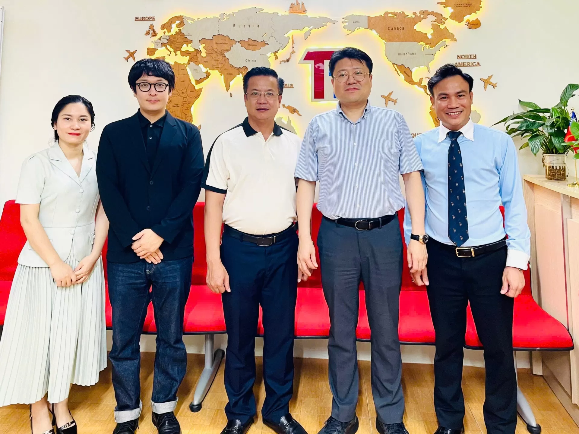 CÔNG TY THỊNH PHÁT ĐÓN TIẾP GIÁO SƯ LEE JEEBOK – ĐẠI HỌC SEOJEONG ĐẾN THĂM VÀ LÀM VIỆC